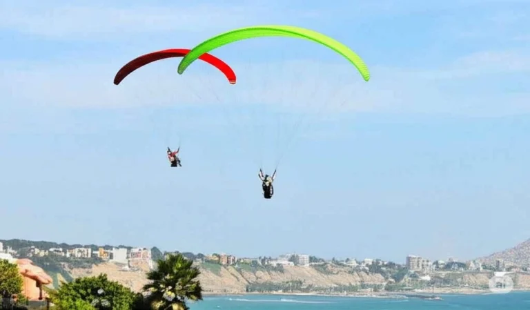Paragliding in Lima